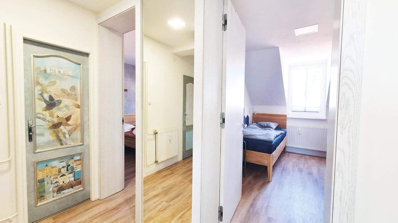 Apartment Polygon *